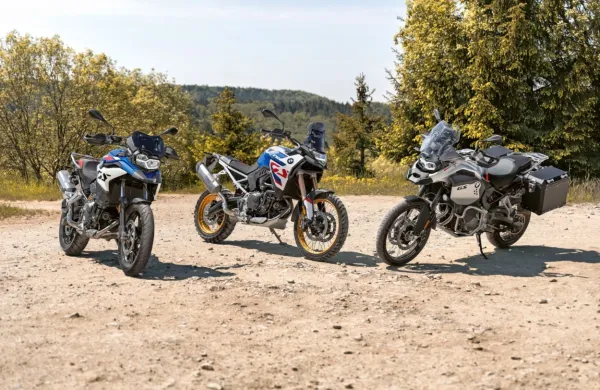 Ena od posebnosti novega F900 GS je, da ima vgrajeno plastično 
posodo za gorivo, da bi tako prihranili pri skupni teži.