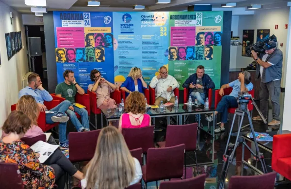 Gledališko sezono so predstavili Matej Sukić, Jaka Ivanc, Ivan 
Loboda, Katja Pegan, Matjaž Berger, Diego De Brea, Samo Strelec. 
Ostali so se pridružili prek videopovezave.  