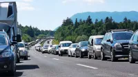 Skoraj ne mine dan, da vozniki na avtocesti ne bi obtičali v 
zastojih. 