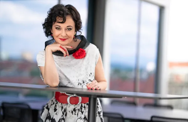 Lara Jankovič prihaja v Ajdovščino z Larinim abonmajem.