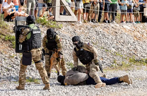 Specializirana enota vojaške policije v  protiteroristični akciji