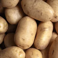 Najbolje bo, če si privoščite krompir, pečen v pečici kar z lupino.
