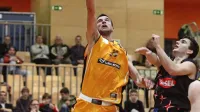 Veterana sta še aktivna:  Ivan Držić (levo) v koprskem,  Tilen Zalar v 
postojnskem dresu. Fotografija je iz leta 2009.