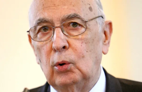 Zdravstveno stanje bivšega italijanskega predsednika Giorgia 
Napolitana, ki ga že dlje časa zdravijo v rimski bolnišnici, se je v 
zadnjih dneh poslabšalo.