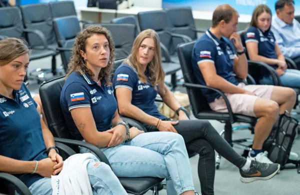 Slovenske kanuistke ekipno do brona na SP