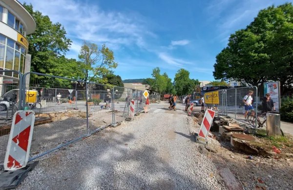 Križišče Rejčeve in Cankarjeve je že mesece gradbišče, stanovalcem že počasi načenja živce. 
