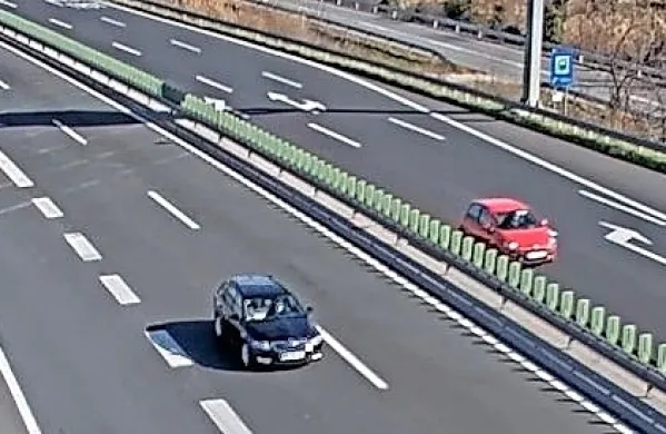 Obalna hitra cesta  je bila že večkrat prizorišče nevarne vožnje v nasprotno smer. (Fotografija je simbolična)