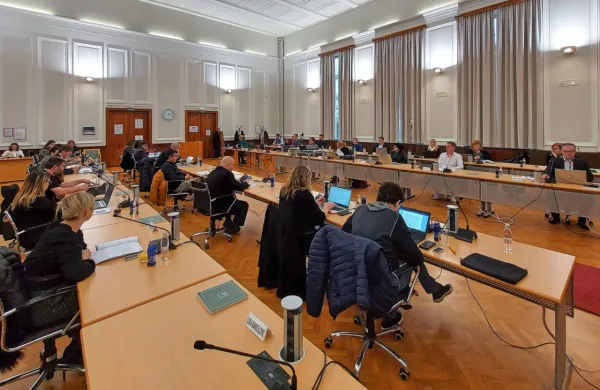  Sinočnja vroča razprava na mestnem svetu je bila morda uvod v 
zamenjavo Gorazda Božiča na mestu direktorja zavoda GO! 2025