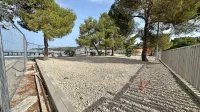 Na plaži v Luciji je podjetje Montys Beach urejalo pasjo plažo, 
vendar je letos ni odprlo. Vračajo se prihodnje leto, saj so z 
Okoljem Piran in tudi s hoteli Metropol podpisali večletno 
najemno pogodbo. 