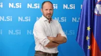 38-letni Jernej Vrtovec, ki je tretji mandat poslanec Nove Slovenije, verjame, da lahko nova generacija 
politikov prinese normalizacijo desne sredine.  