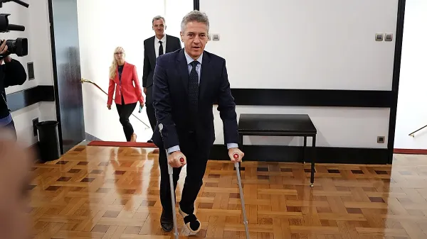  Golobova vlada ne bo več mogla jezditi na valu sentimenta ljudi ob 
poplavah.