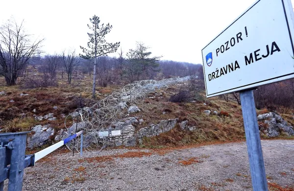 Slovenska policija je   letos prijela že več kot 41.700 tujcev, ki so 
nedovoljeno prešli mejo s Hrvaško, in 275 tihotapcev.
