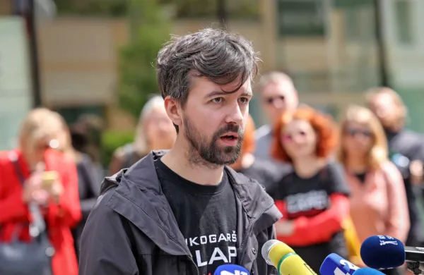 Društvo novinarjev Slovenije je za predsednika društva izvolilo 
novinarja Radia Slovenija Gašperja Andrinka.
