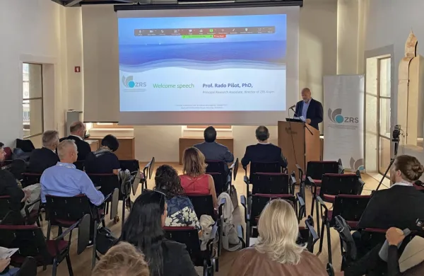 Udeleženci mednarodne znanstvene konference so razpravljali o 
družbeni odgovornosti podjetij v zelenem in digitalnem prehodu s 
poudarkom na vlogi direktorjev.