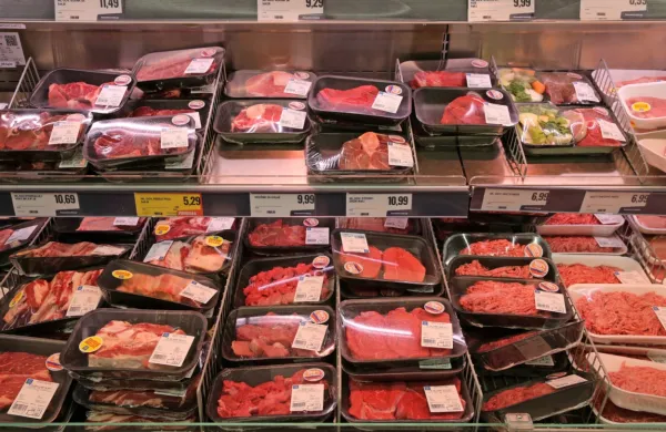 Povprečna cena govejega mesa je za 21,52 odstotka nižja.