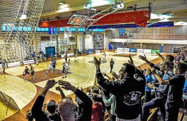 V ilirskobistriški dvorani je bilo med tekmami ekipe Plama pur že  v tretji ligi kot v kotlu. Letos se v drugi ligi 
obeta še izdatnejša navijaška podpora.