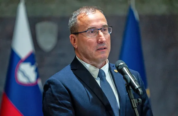 Generalni državni tožilec Drago Šketa odstopil s funkcije po tem, 
ko so ga policisti ujeli pri vožnji pod vplivom alkohola.