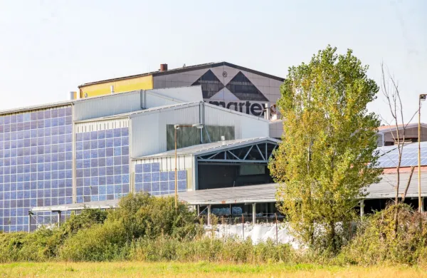 Stečajni upravitelj je na dražbi prodal kompleks Martex, a imena 
kupca še ne razkrivajo, saj mora dati soglasje še stečajno sodišče. 
Nezakoniti odpadki so še tam,  zanje mora poskrbeti stečajni 
upravitelj. 