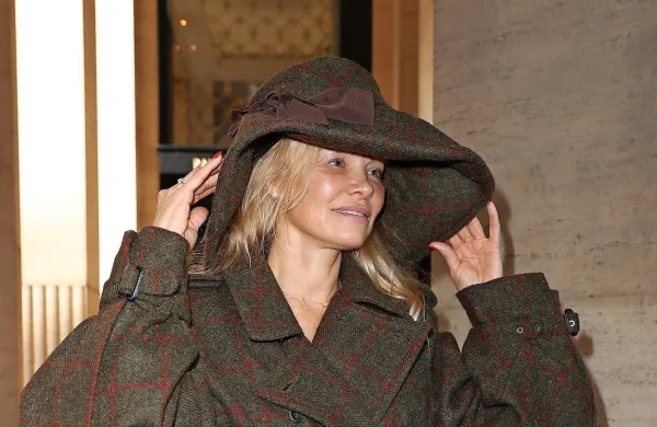 “Naravni videz je osvobajajoč, zabaven in malo uporniški,” pravi 
Pamela Anderson.