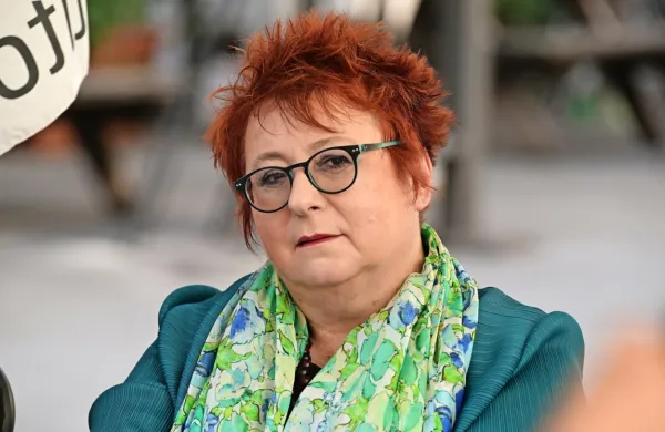 Kot poročevalka iz vrst opozicije je v torkovi razpravi sodelovala 
tudi senatorka Tatjana Rojc, ki je pozvala k spoštovanju spomina 
vseh vpletenih strani.