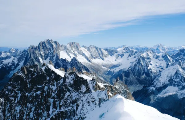 Mont Blanc, najvišji vrh Francije in tudi EU, se je znižal za več kot 
dva metra, so  sporočili francoski geodeti.