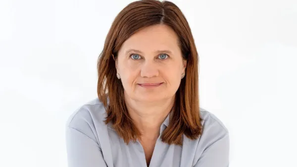 Novinarka Mojca Širok dopustniški čas porabi tudi za pisanje 
kriminalk.