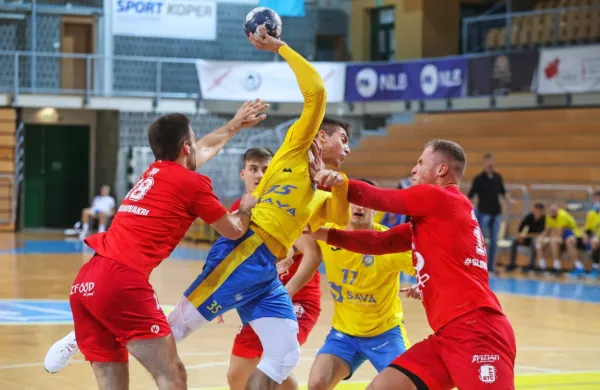 Po domačem porazu Koprčane (v rumeno-modrih dresih) drevi 
čaka   gostovanje v Celju. 