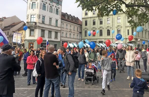 V središču Ljubljane so se zbrali tako zagovorniki kot nasprotniki 
pravice do splava.