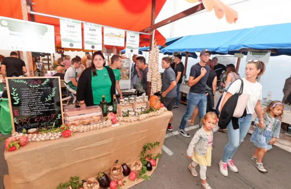 Poku&scaron;ine domačih dobrot tudi letos krojile Dneve kmetijstva (FOTO)