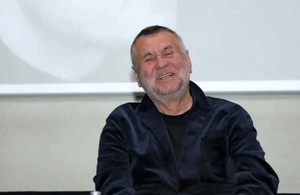 Hrvaški režiser Rajko Grlić  je po več kot sedmih letih  začel snemati 
novi igrani celovečerni film Svemu dođe kraj (Vse ima svoj 
konec).