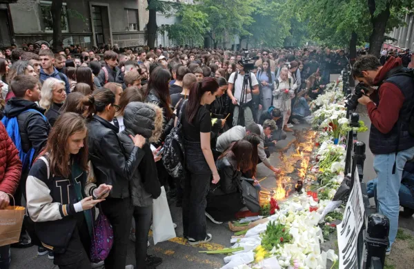 Proti staršem mladoletnika, ki je 3. maja ubil devet ljudi je 
beograjsko višje državno tožilstvo danes vložilo obtožnico. 