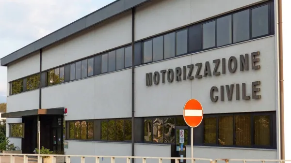 Pravilen zapis podatkov se lahko preveri in zanj zaprosi na uradu 
za promet.