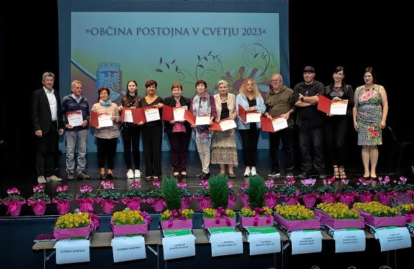 Nagrade so podelili na zaključni prireditvi v postojnskem kulturnem domu.