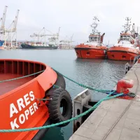 Za novi vlačilec Ares &scaron;e krst v domačem pristani&scaron;ču (FOTO)