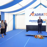 Za novi vlačilec Ares &scaron;e krst v domačem pristani&scaron;ču (FOTO)