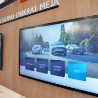 Prvi prenovljen prodajni salon je v ljubljanskem nakupovalnem 
centru.