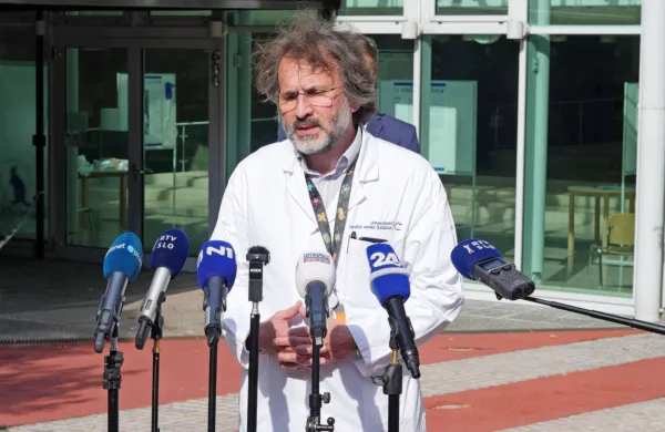  Strokovni direktor pediatrične klinike Marko Pokorn je na današnji 
novinarski konferenci dejal, da je otrok danes že v domači oskrbi, 
na zdravljenje v Izrael pa je odšel na željo staršev, saj se je v 
preteklosti že zdravil pri srčnem kirurgu Davidu Mishalyju iz 
Izraela.