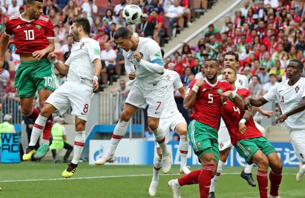 Cristiano Ronaldo (v belem, številka 7) je za Portugalsko v dveh 
desetletjih zabil 123 golov na 201 tekmi. 