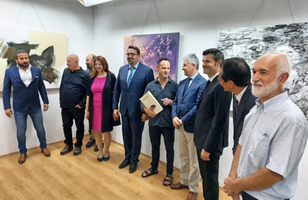 (FOTO) V Lokarjevi galeriji zaživela razstava ART CIRCLE JESEN 2023