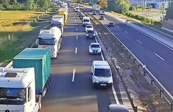 Na primorski avtocesti desetkilometrski zastoj
