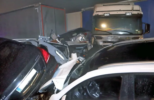 V  množični  nesreči, ki se  je  v  gosti megli   zgodila na viaduktu  Goli 
vrh  konec januarja  2016,  je  bilo udeleženih  56  vozil, največ  
osebnih  avtomobilov.  
