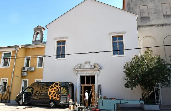 Dvorana sv. Franči&scaron;ka dobi nova vrata