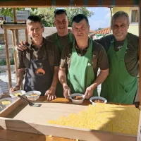 Kostanja je bilo letos nekoliko manj, a je &scaron;el za med (FOTO)