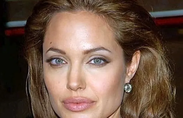Angelina Jolie bo v novem filmu čilskega režiserja Pabla Larraina 
odigrala sopranistko Mario Callas.