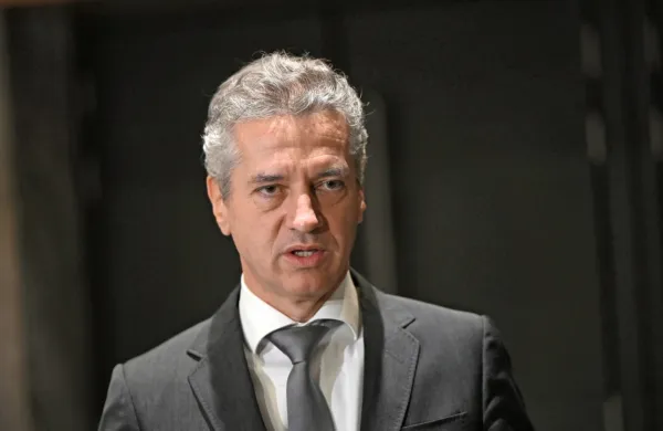 Predsednik vlade Robert Golob