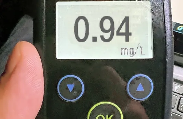 Policisti  so  37-letnemu vozniku, ki je  “driftal”  po parkirišču  
odredili alkotest  - ustavil  se  je  pri rezultatu  0,94  miligrama  
alkohola  v  litru  izdihanega  zraka.  