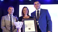Nagrajenka Irena Fonda med županom Andrejem Koreniko (desno)  in podžupanom Christianom Polettijem
