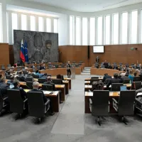 Državni zbor je ponovno sprejel zakon o povračilu glob zaradi 
neustavnih covidnih ukrepov.