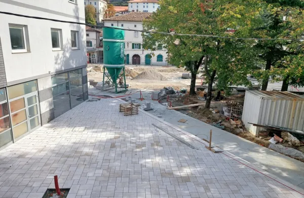 Vipava: Glavni trg bo tlakovan do pomladi