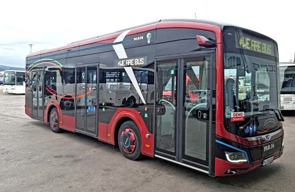 Podjetje Arriva na koprskih ulicah testira avtobus na električni 
pogon MAN Lions City 10E.